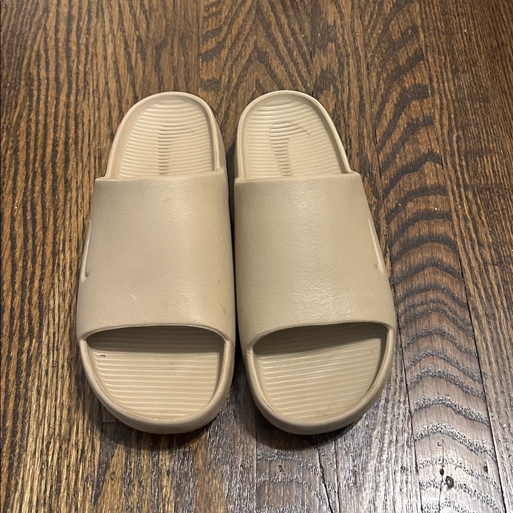 Beige Slide Sandals Nike Men’s Calm Slides - Picture 2 of 2